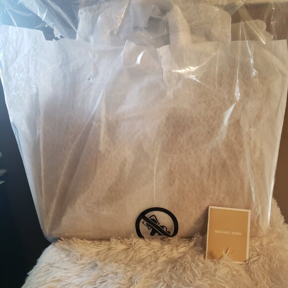 Michael Kors Gigi Large Logo Tote Grab Signature Bag Natural / White NWT - Picture 8 of 9